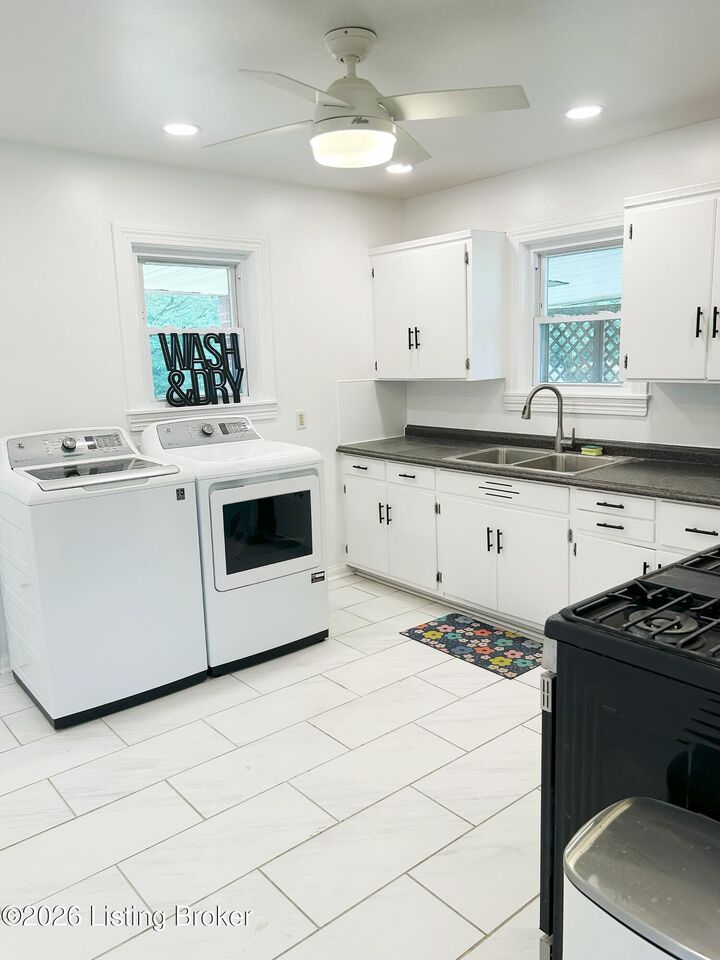 Property Photo:  2915 Molter Ct  KY 40217 
