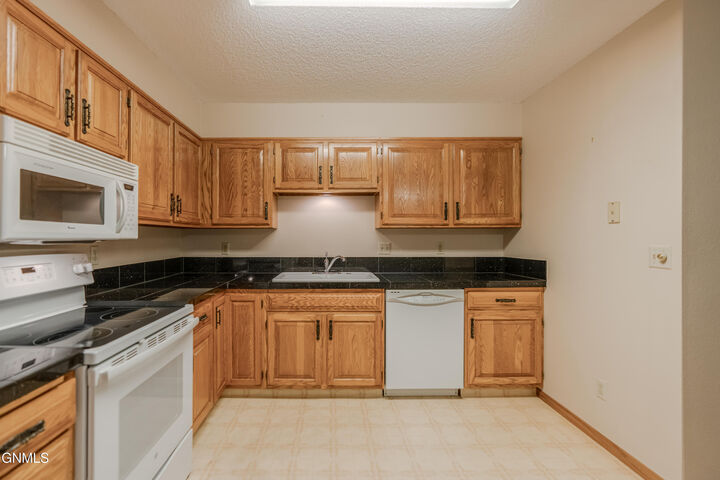Property Photo: 2033 Washington Street 6 ND 58501
