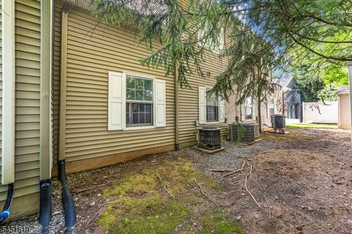 Property Photo:  20 Mulford Ct  NJ 07068 