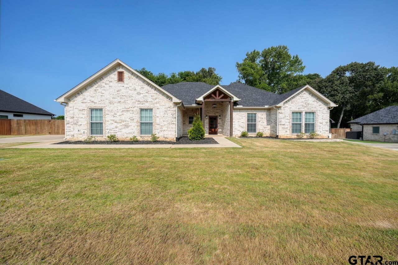 Property Photo: 14638 Fallow Ln TX 75771