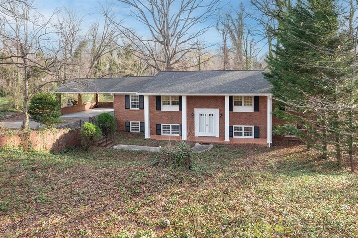 Property Photo:  624 Brentwood Court  NC 27104 