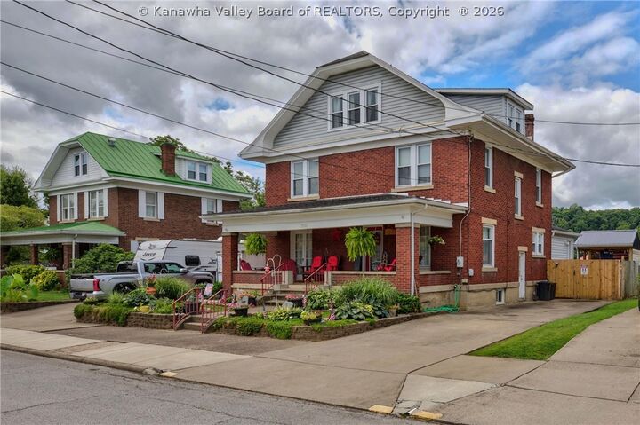 Property Photo:  208 Race Street  WV 26164 