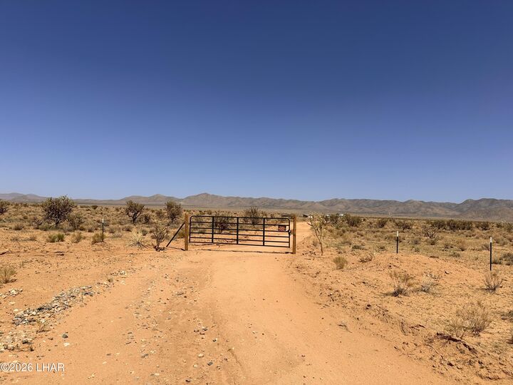 Property Photo: 0000 N Alamosa Rd AZ 86401
