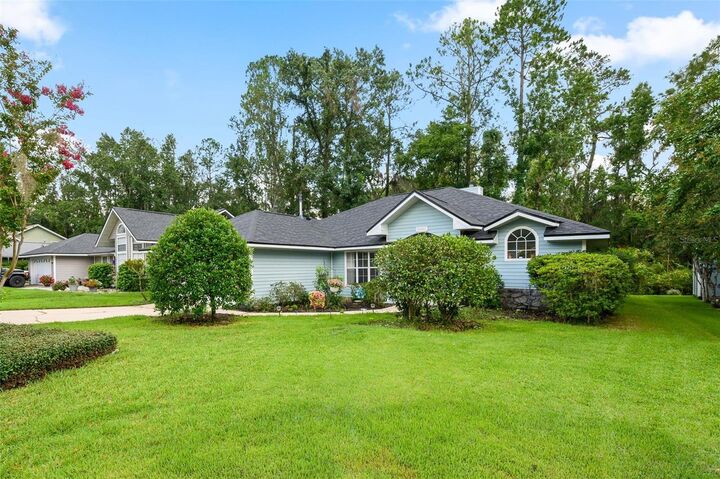 Property Photo: 10001 NW 12th Lane FL 32606