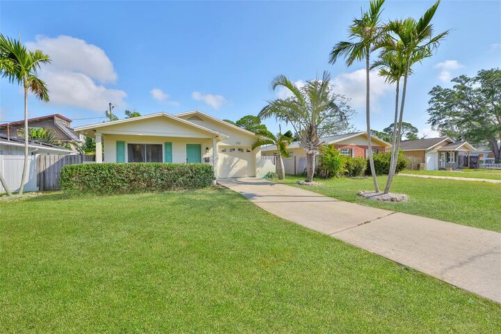 Property Photo:  1727 New Hampshire Avenue NE  FL 33703 