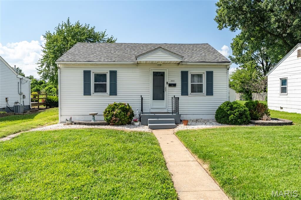 Property Photo: 2633 Center Street IL 62040