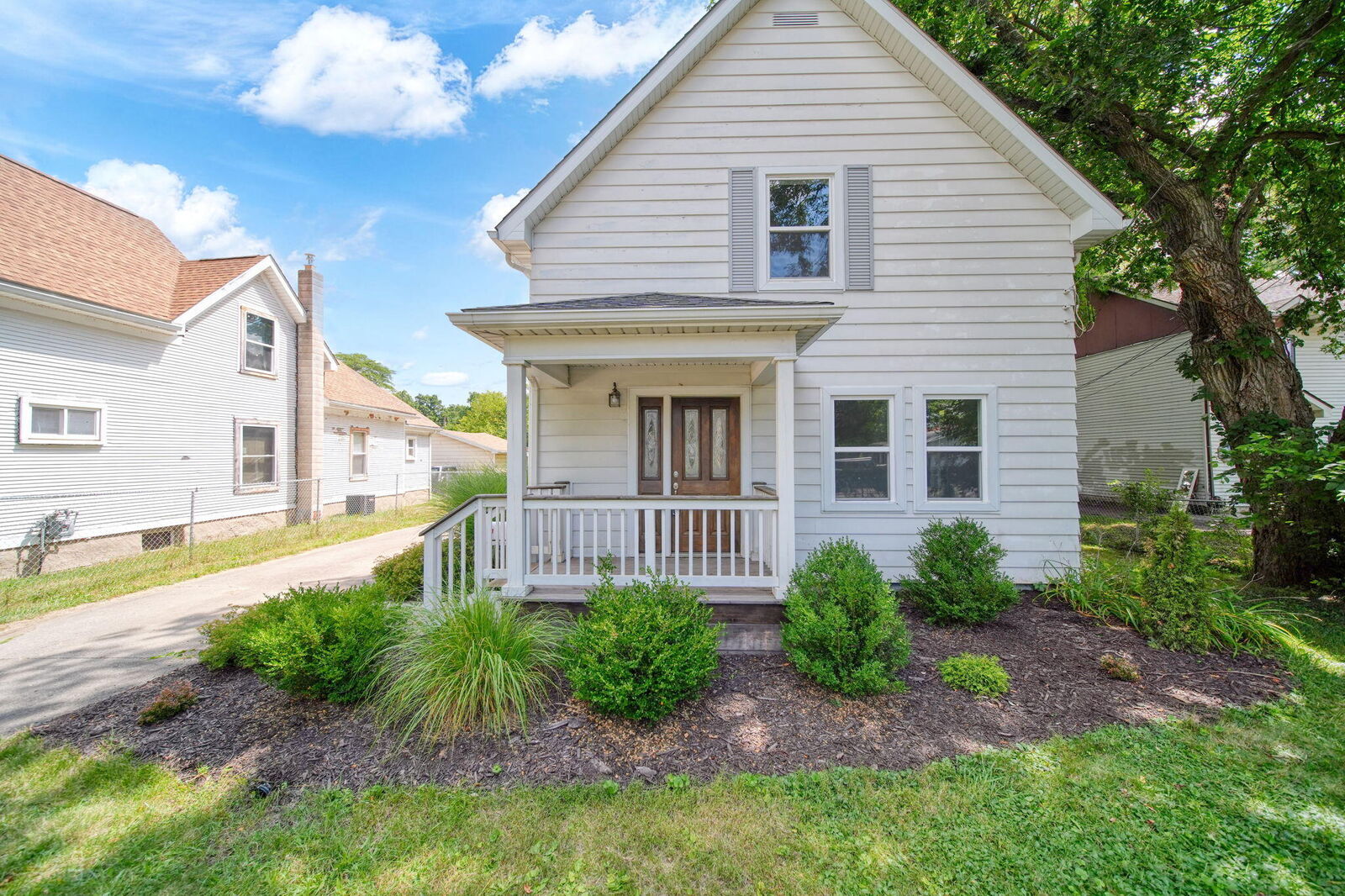 Property Photo:  1407 Merriman Street  MI 49203 