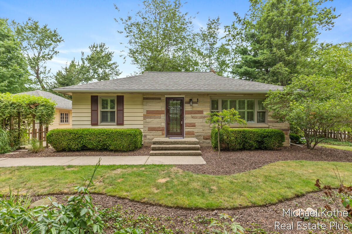 Property Photo:  590 Hoffman Street  MI 49453 