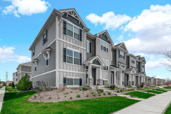 Property Photo: 2101 Yellowstone Boulevard IL 60060