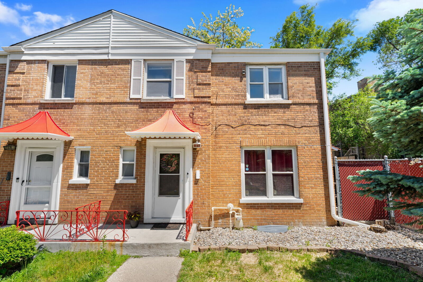 Property Photo: 1751 W Chase Avenue IL 60626