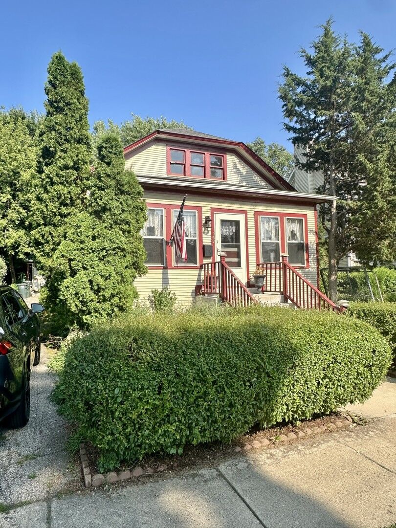 Property Photo: 269 N Benton Street IL 60067