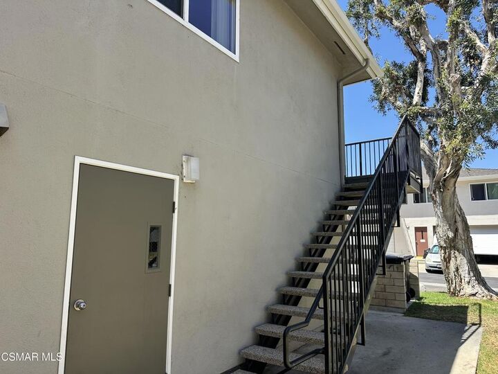 Property Photo: 1669 Calle Zafiro CA 91320