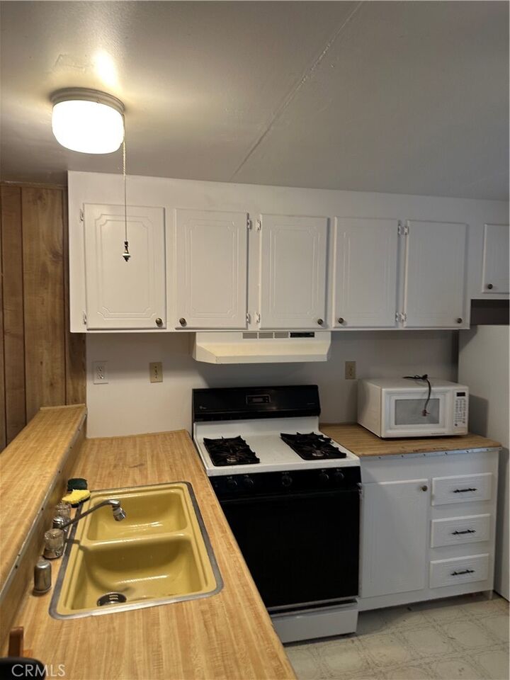 Property Photo: 117 Harris CA 93308