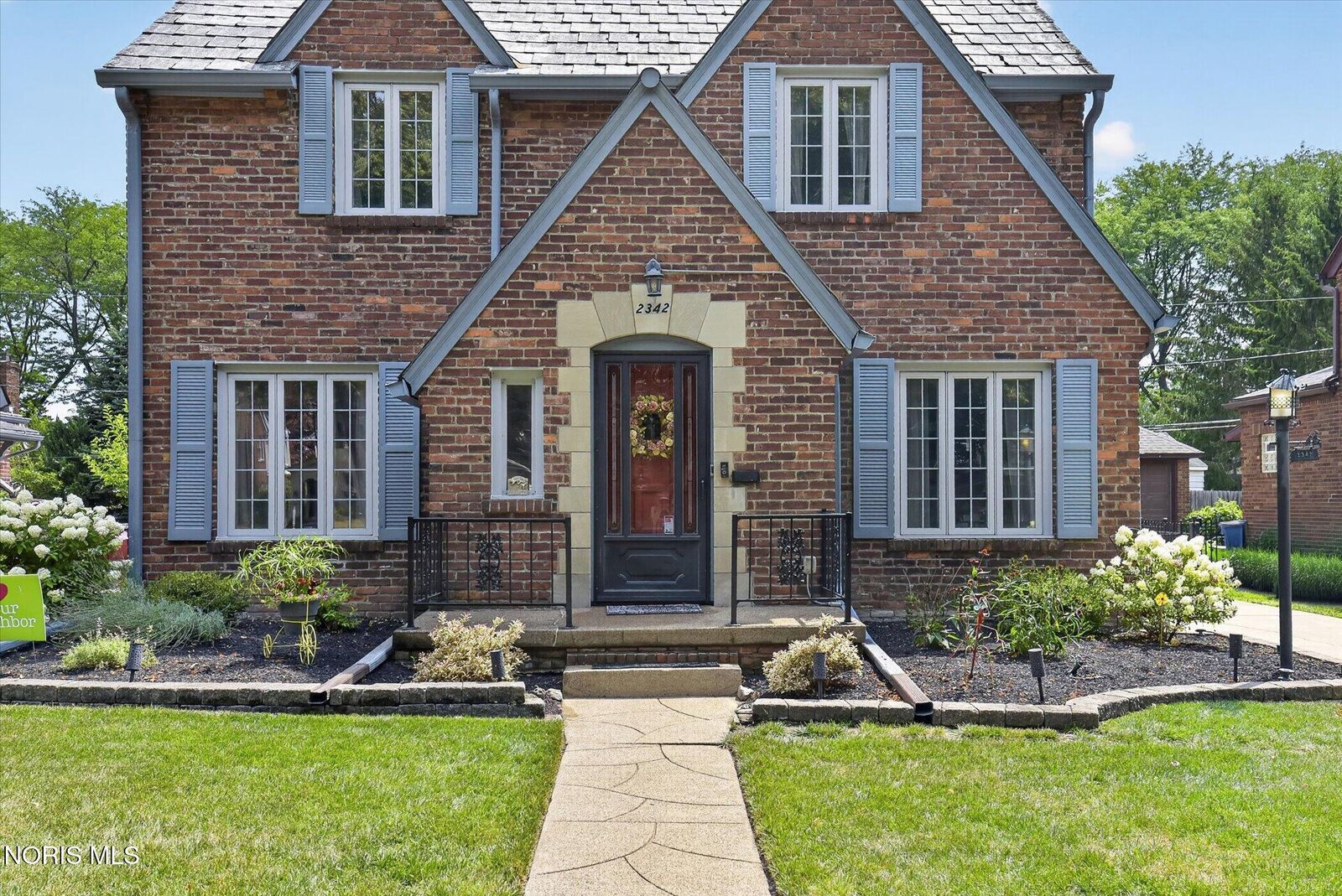 Property Photo: 2342 Meadowwood Drive OH 43606