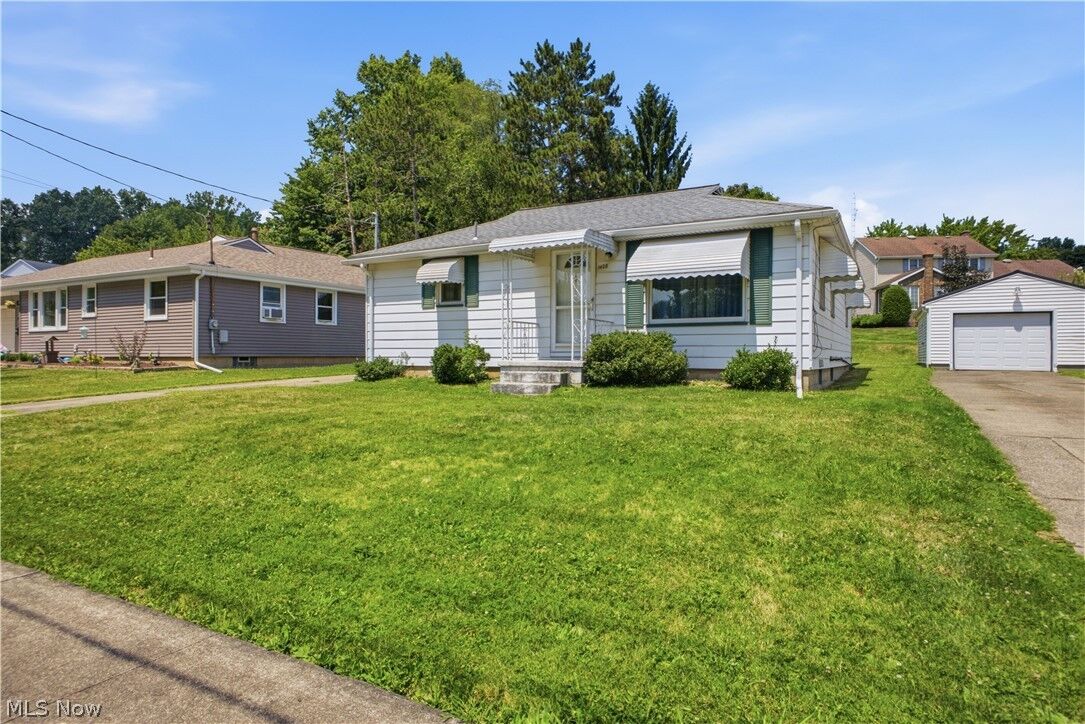 Property Photo: 1428 Youll Street OH 44446