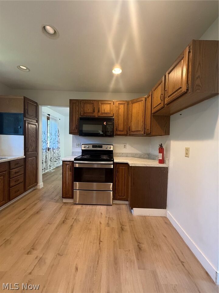 Property Photo: 6580 Forest Glen Avenue OH 44139