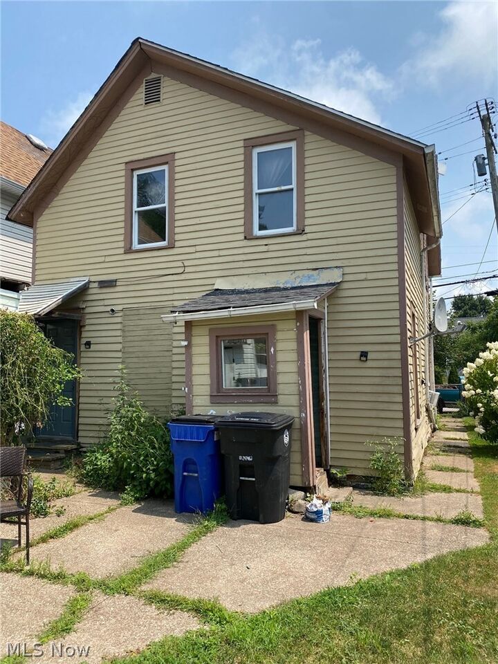 Property Photo: 2060 W 44th Street OH 44113