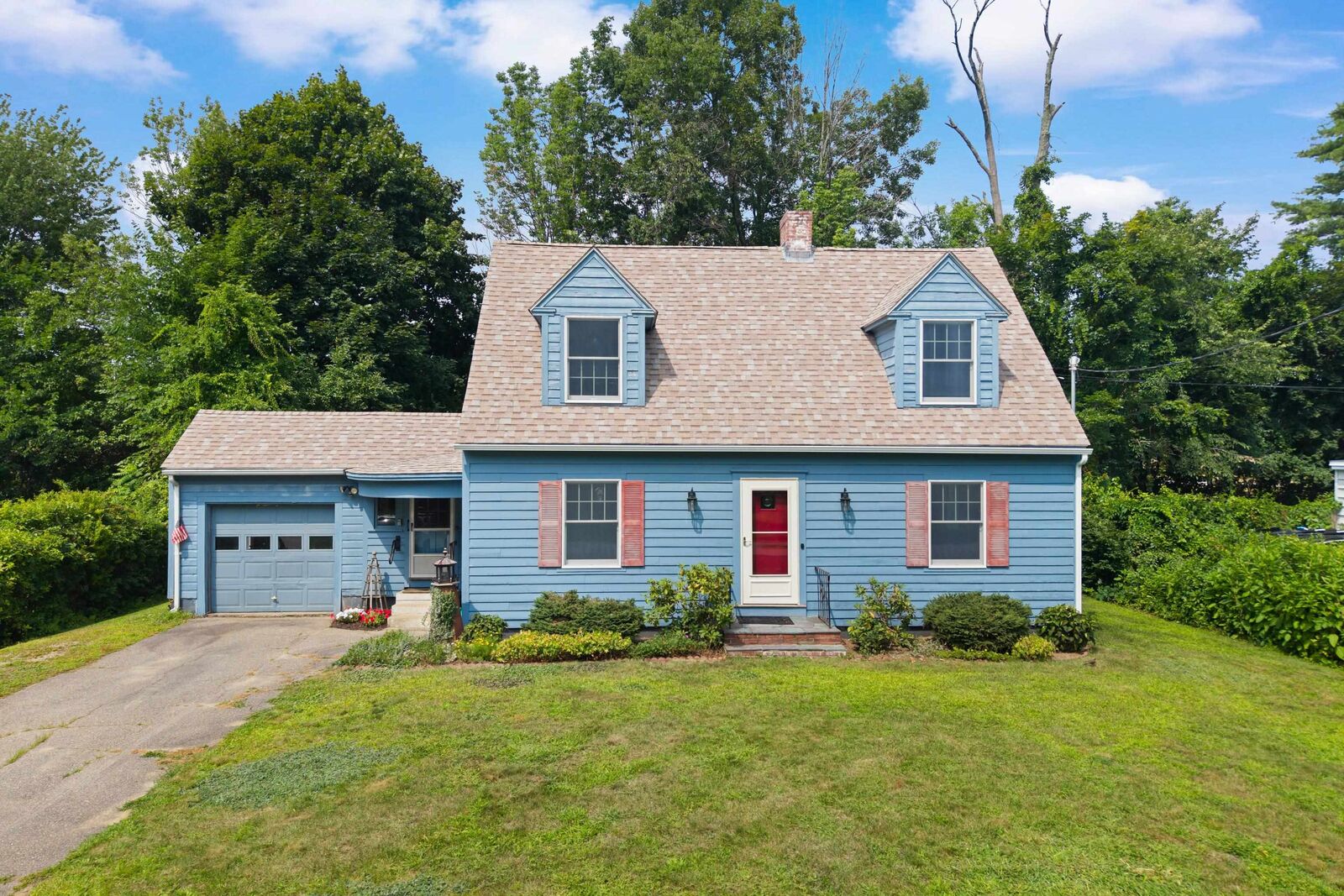 Property Photo: 6 Hartswood Road NH 03820