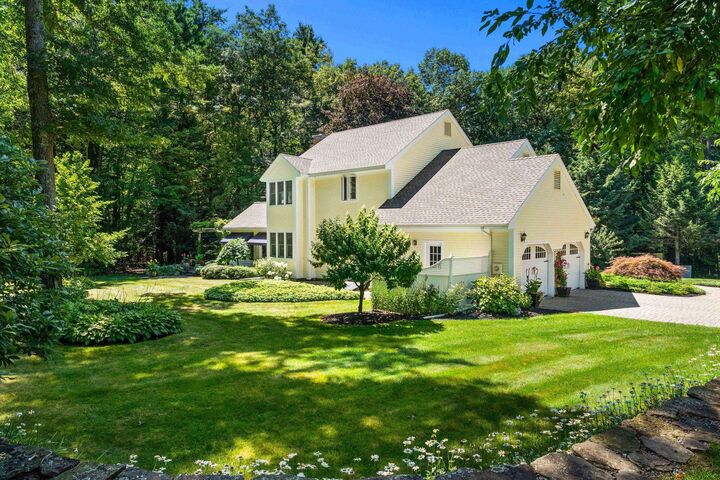 Property Photo:  33 Shipley Drive  NH 03049 