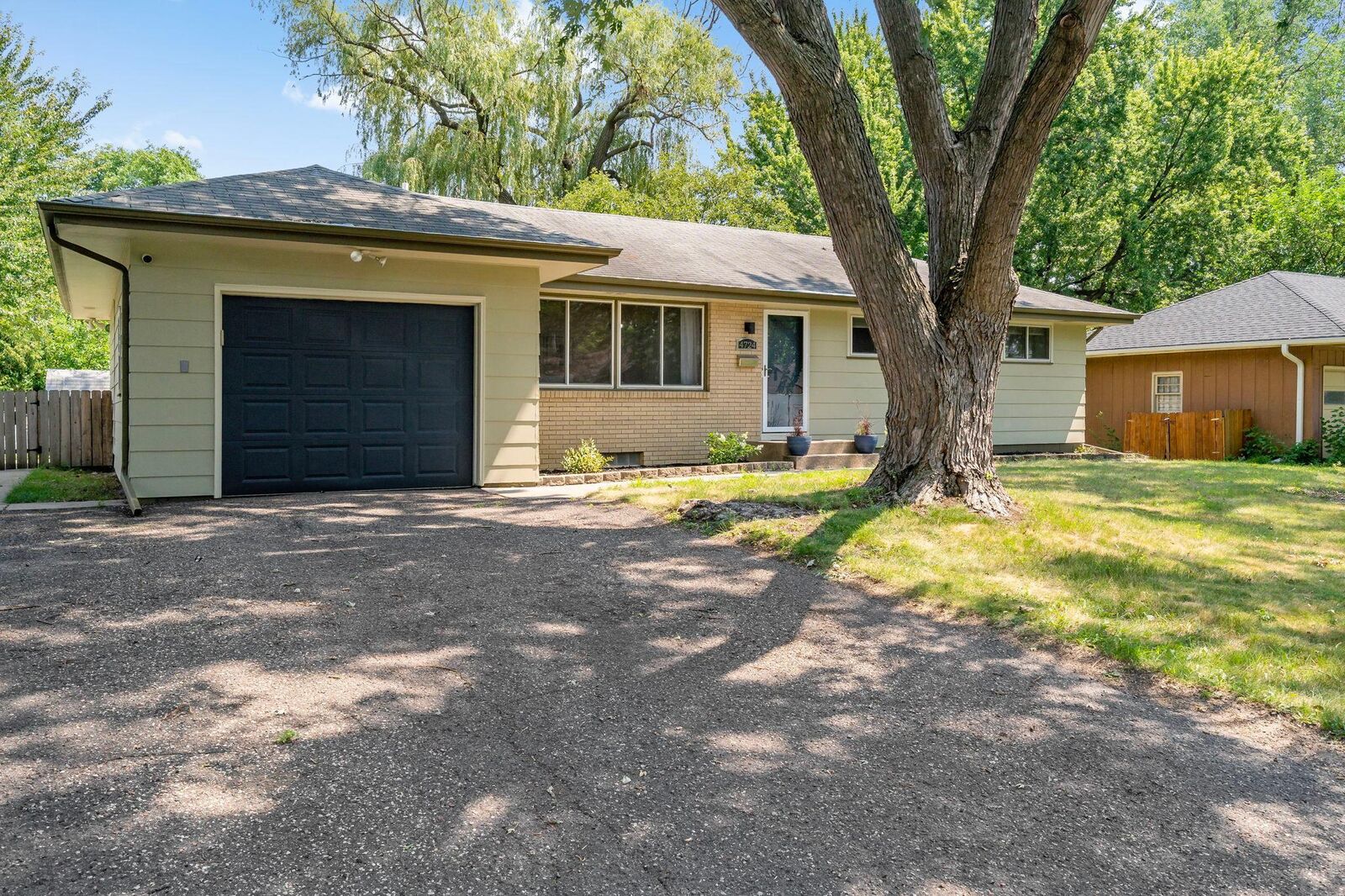 Property Photo:  4724 Oregon Avenue N  MN 55428 