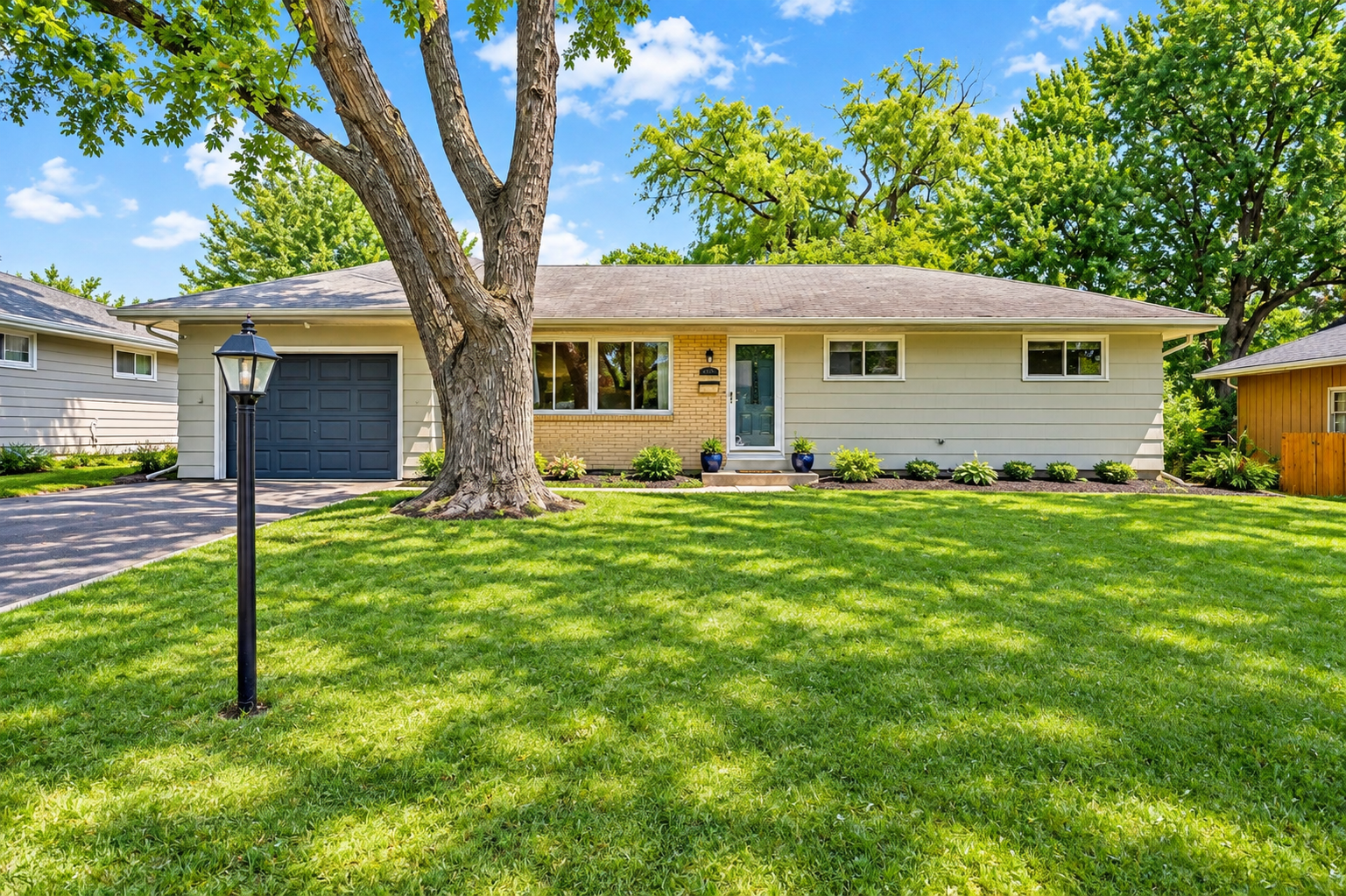 Property Photo: 4724 Oregon Avenue N MN 55428