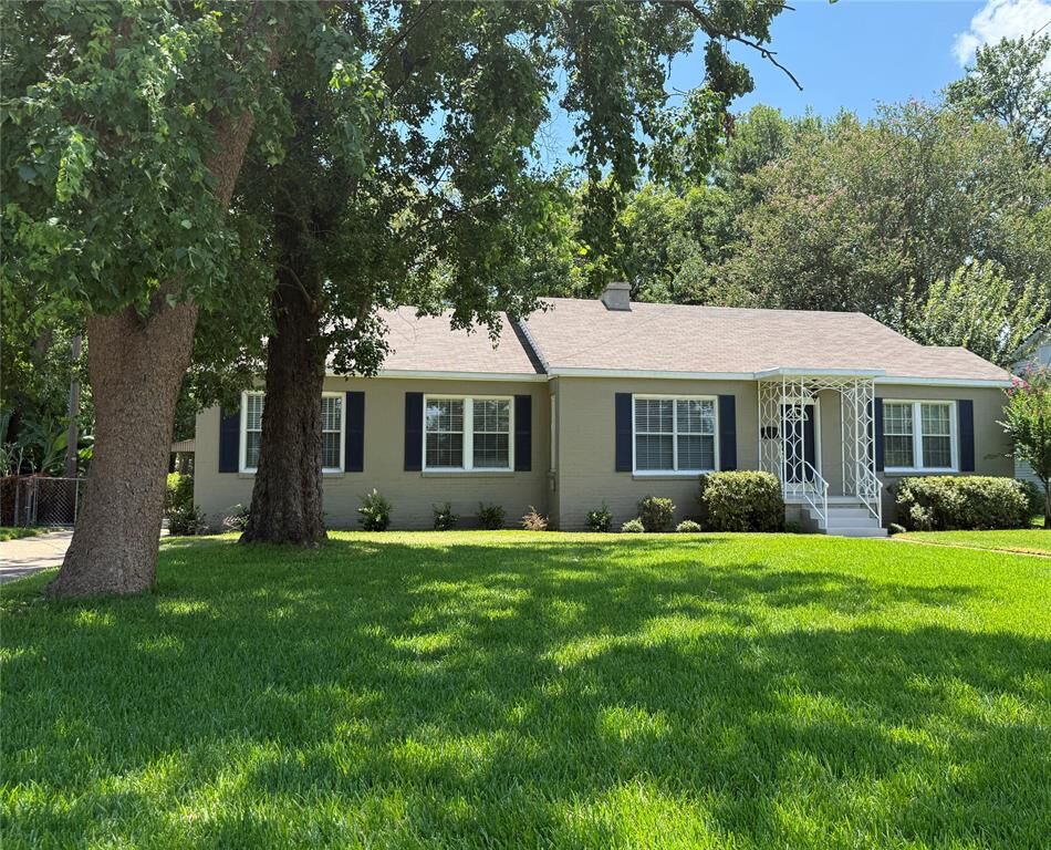 Property Photo: 255 Preston Avenue LA 71105