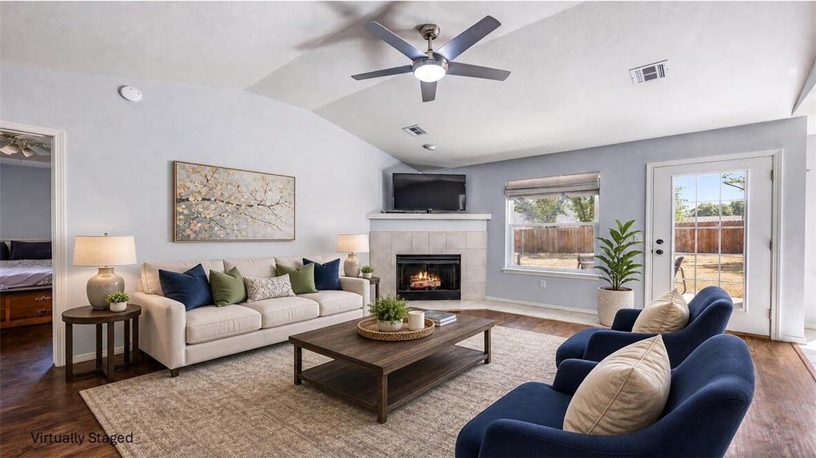 Property Photo: 819 Tunbridge Drive AR 72712
