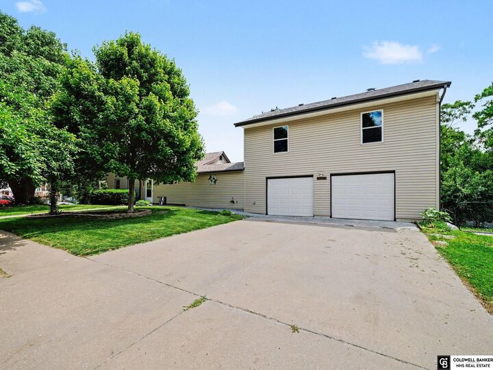 Property Photo:  1101 Main Street  NE 68048 