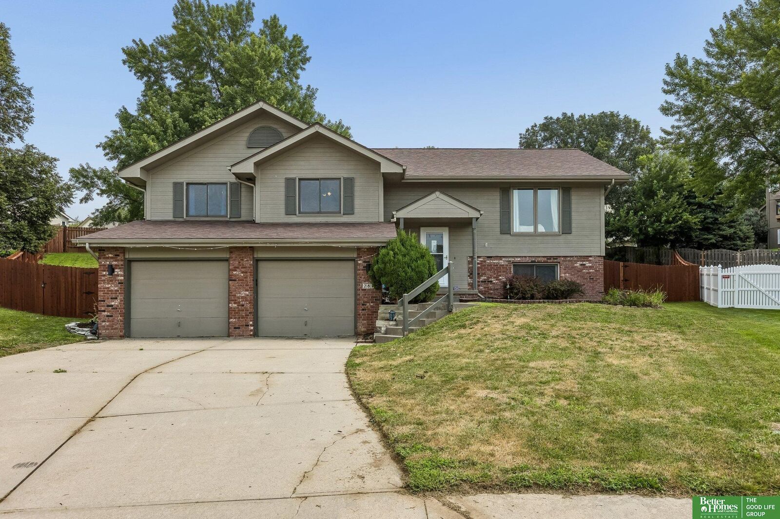 Property Photo:  2810 Courtney Circle  NE 68123 