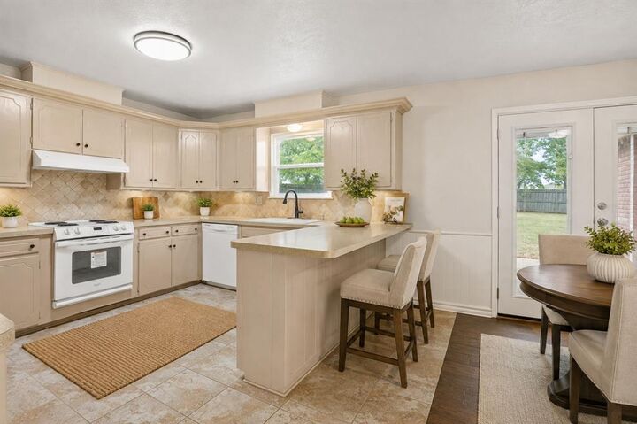 Property Photo:  1905 Plymouth Lane  OK 73120 