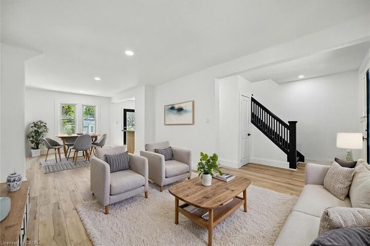 Property Photo:  189 Edgemont Street S  ON L8K 2J1 