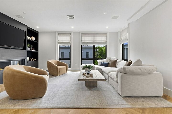 Property Photo:  532 E. 3rd Street 5  MA 02127 