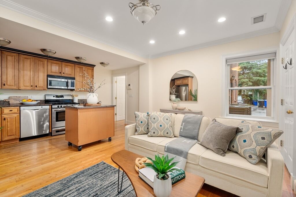 Property Photo:  1724 Beacon St 1  MA 02445 