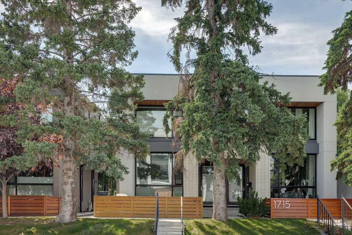 Property Photo:  1713 36 Avenue SW 2  AB T2T 2G4 