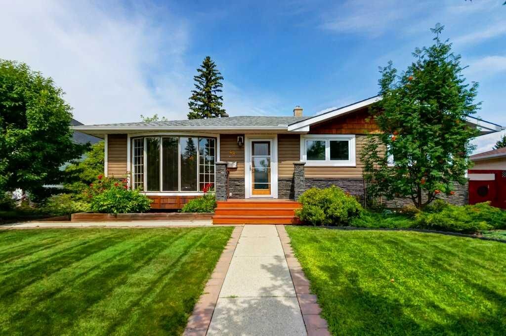 Property Photo: 48 Hillary Crescent SW AB T2V 3J2