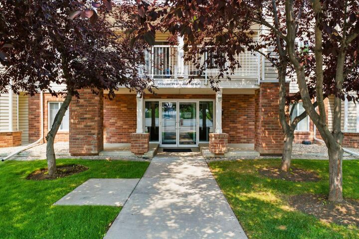 Property Photo:  17 Country Village Bay NE 102  AB T3K 5Z3 