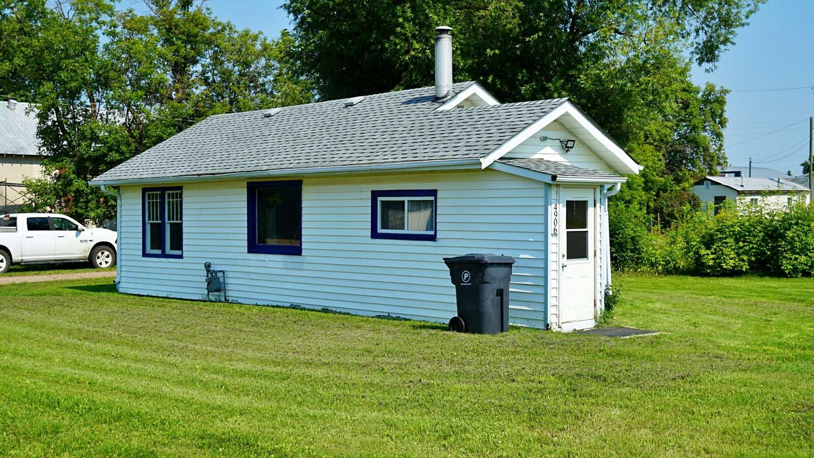 Property Photo:  4906 49 Avenue  AB T0B 1G0 