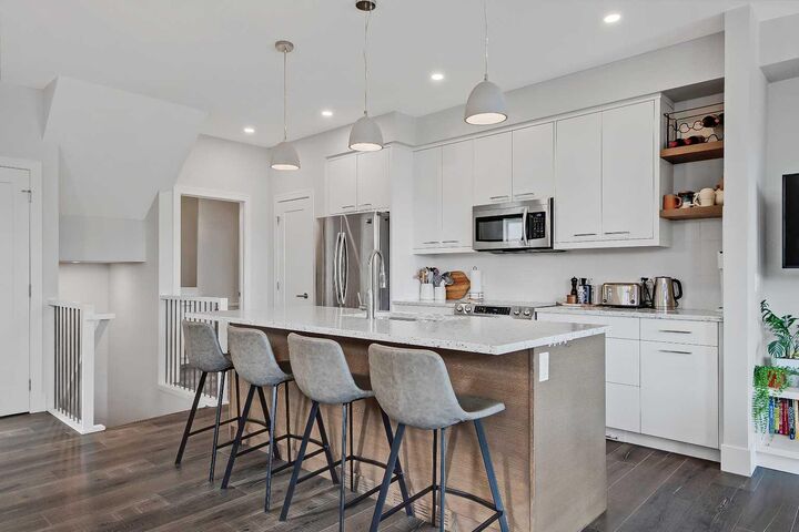 Property Photo: 1936 25A Street SW 2 AB T3E 1Y5