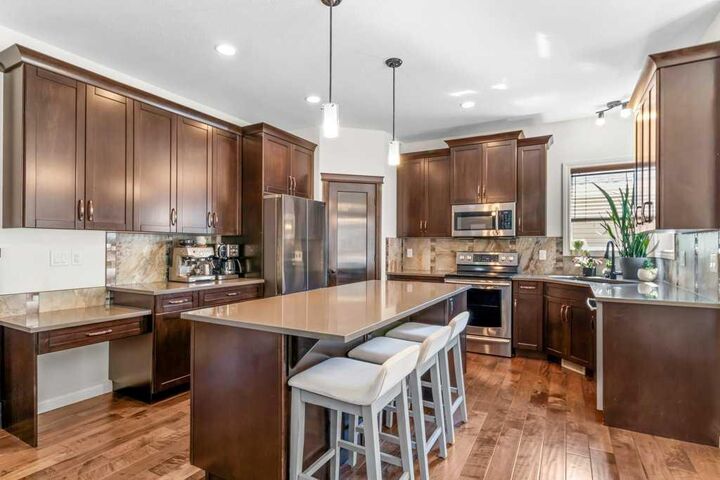 Property Photo: 7 Rosewood Rise AB T4S 0G3