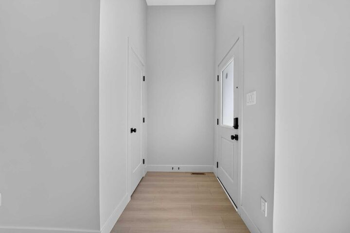 Property Photo:  2720 16 Avenue  AB T1M 0G8 
