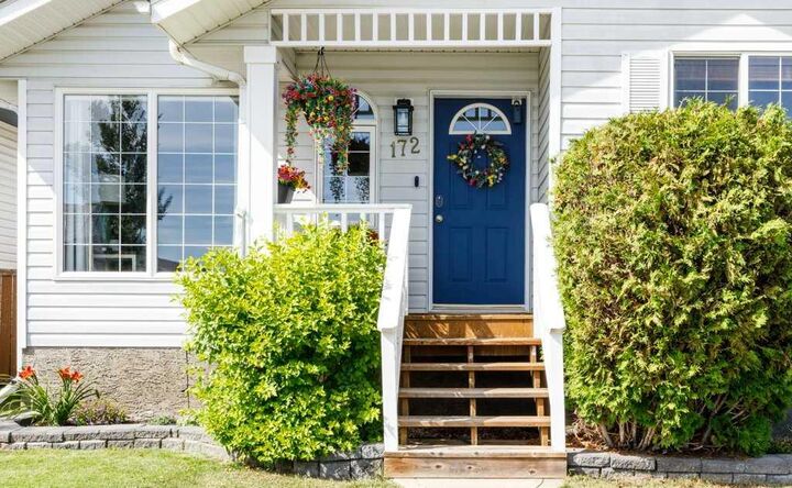 Property Photo:  172 Duckering Close  AB T4R 2Z4 