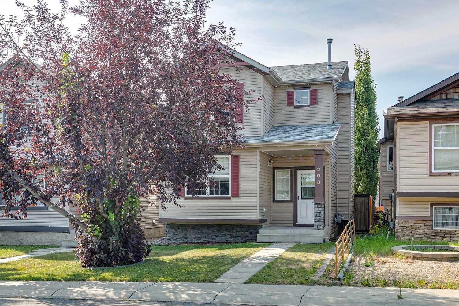 Property Photo: 208 Everridge Way SW AB T2Y 4X4