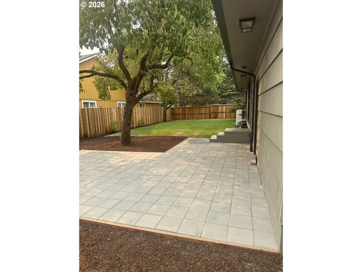 Property Photo:  7710 N Washburne Ave  OR 97217 