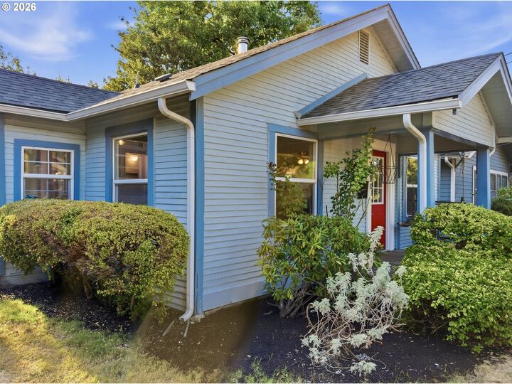 Property Photo:  2380 Emerald St  OR 97403 