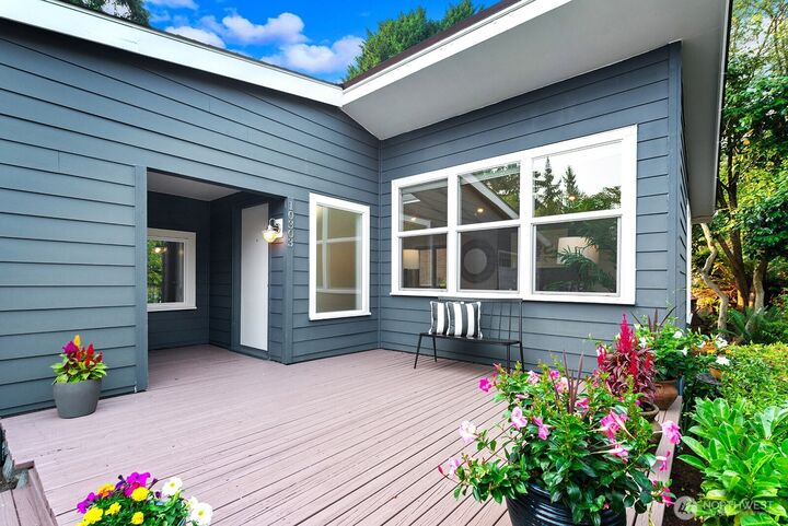 Property Photo:  10303  20th Avenue NE  WA 98125 