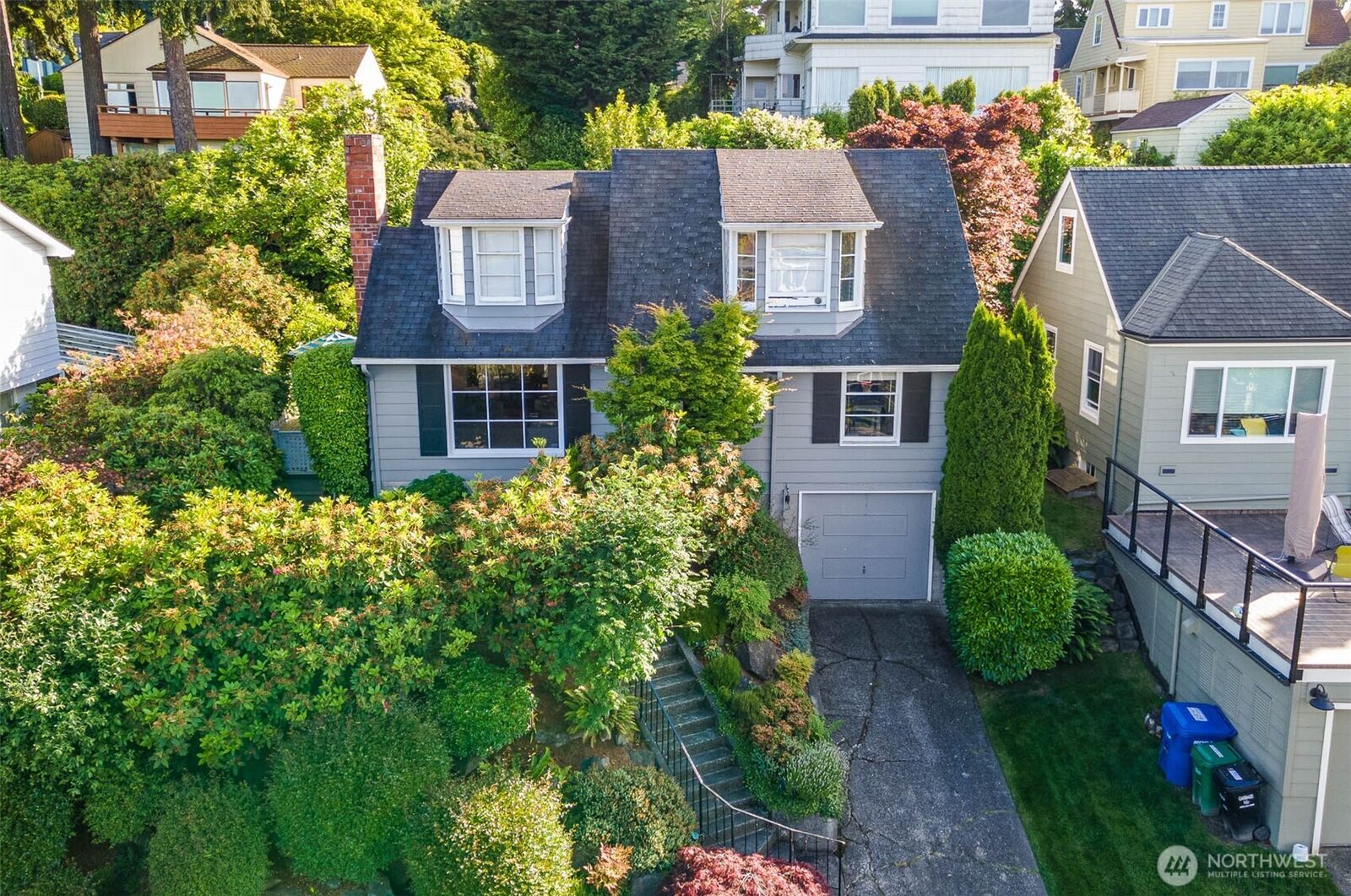 Property Photo: 5051 Harold Place NE WA 98105