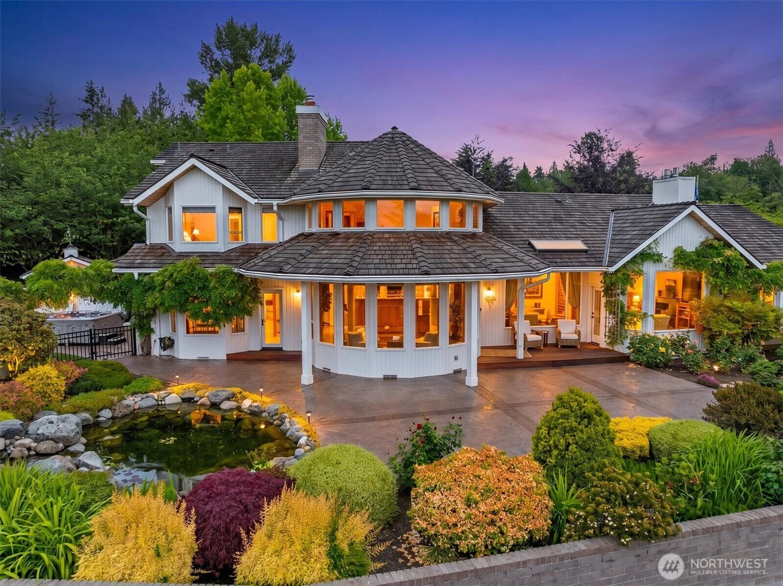 Property Photo: 8908 135th Drive SE WA 98290