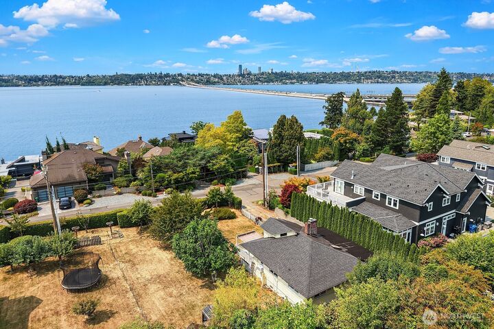 Property Photo:  2728  60th Avenue SE  WA 98040 