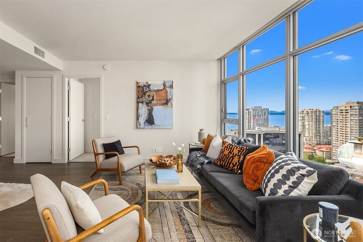 Property Photo: 588 Bell Street 2201S WA 98121