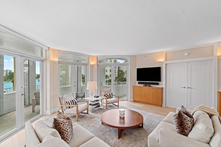 Property Photo:  300 SE 5th Avenue 4140  FL 33432 